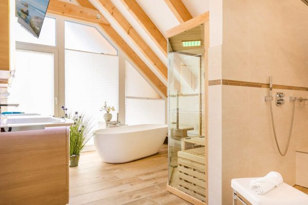Urlaub im Ostseebad Sellin auf Rügen – Badezimmer der Ferienwohnung Möwenglück im Ferienhaus Meeresleuchten