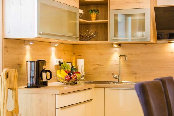 Moderne Küchenzeile in der Ferienwohnung Lachmöwe im Ostseebad Sellin auf Rügen