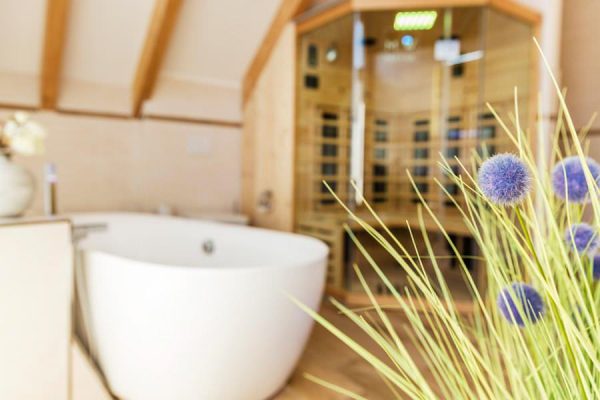 Badwanne und Sauna in der Ferienwohnung Möwenglück im Ostseebad Sellin auf Rügen